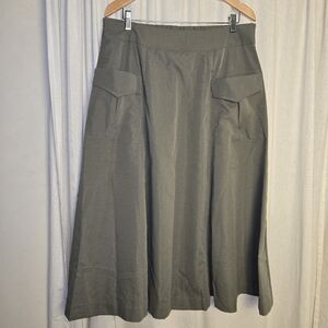 Bloomchic army green flowy skirt size 14
